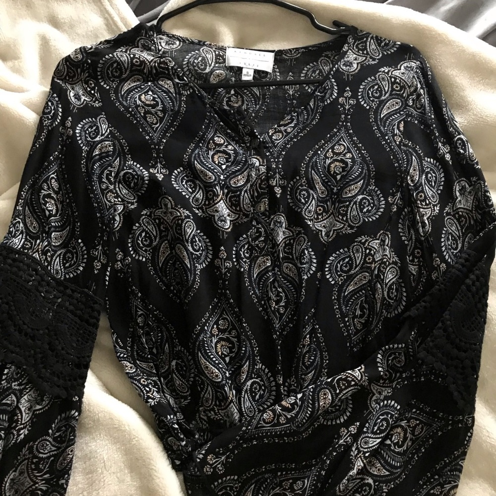Long sleeve printed bell bottom sleeve top